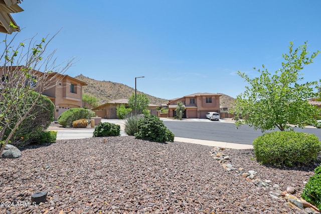 view of yard with a garage and a mountain view