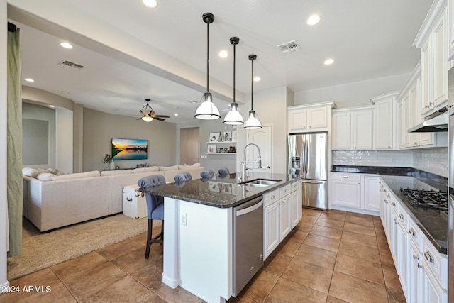 kitchen featuring sink, white cabinets, ceiling fan, an island with sink, and appliances with stainless steel finishes