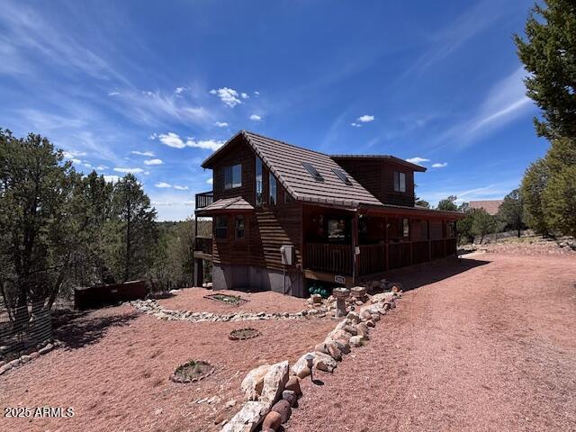 2806 Skyhawk Dr, Overgaard, AZ 85933 - view of side of home with a porch