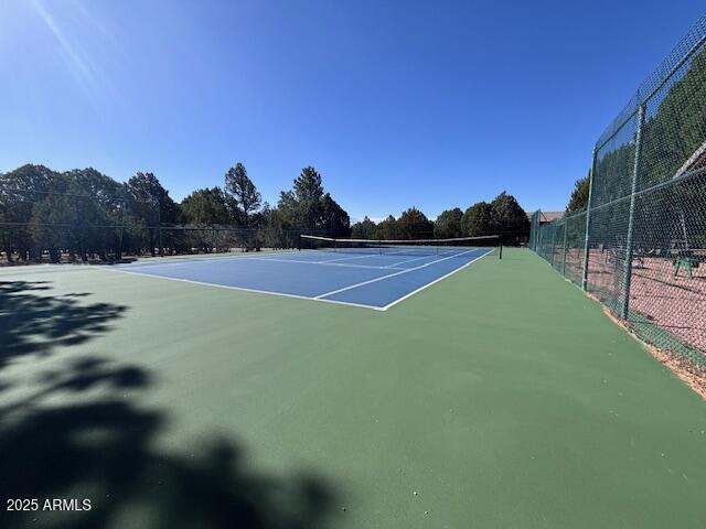 2806 Skyhawk Dr, Overgaard, AZ 85933 - view of tennis court with fence