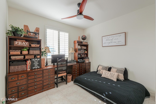 bedroom featuring ceiling fan