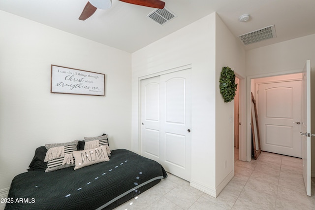 bedroom featuring ceiling fan and a closet