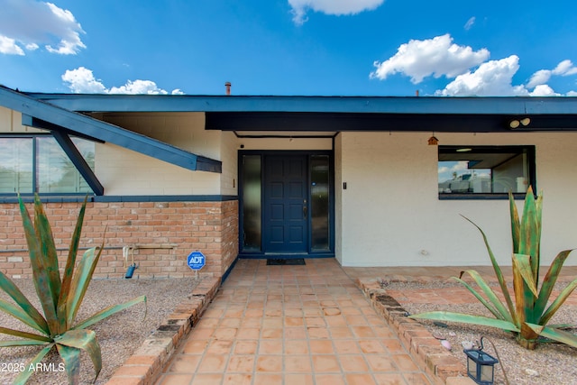 7102 E Kalil Dr, Scottsdale, AZ 85254 - property entrance featuring stucco siding