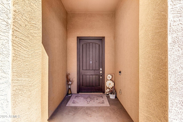 view of exterior entry with stucco siding