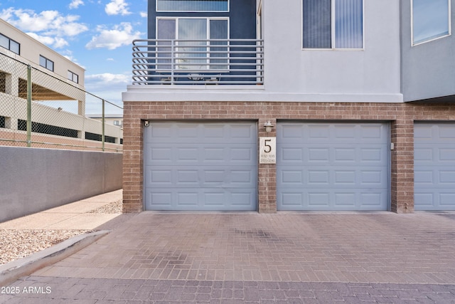 3633 N 3rd Ave Unit 1035, Phoenix, AZ 85013 - garage featuring driveway
