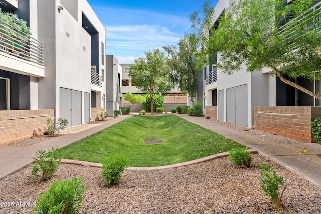 3633 N 3rd Ave Unit 1035, Phoenix, AZ 85013 - surrounding community featuring a yard