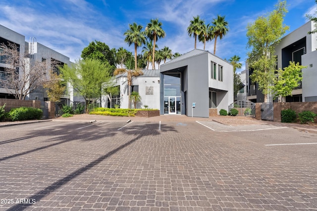 3633 N 3rd Ave Unit 1035, Phoenix, AZ 85013 - view of building exterior featuring uncovered parking