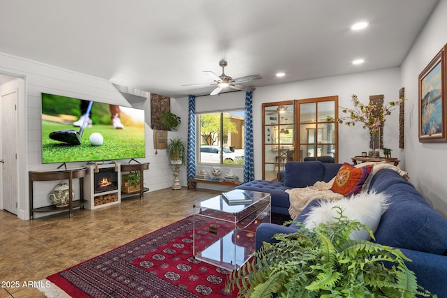 21813 N 40th Way, Phoenix, AZ 85050 - living area featuring a ceiling fan and recessed lighting