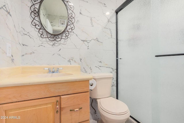 5921 W Golden Ln, Glendale, AZ 85302 - full bath featuring a shower with shower door, toilet, and vanity