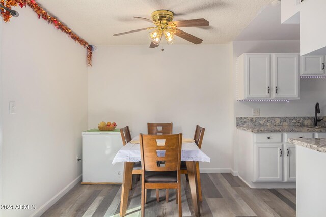5921 W Golden Ln, Glendale, AZ 85302 - dining room with light wood-style floors, baseboards, and ceiling fan