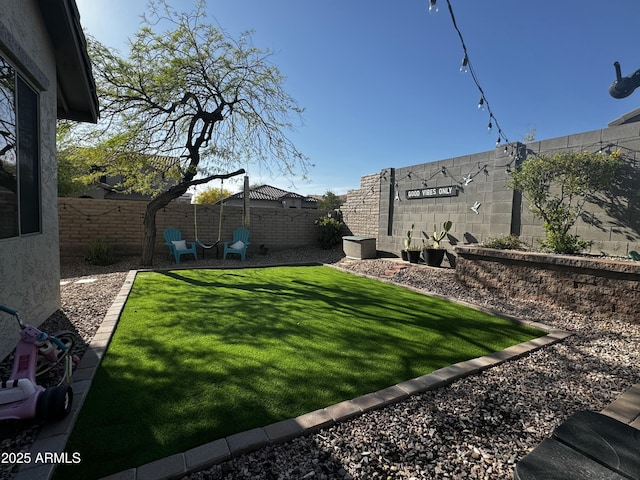 view of yard featuring a fenced backyard