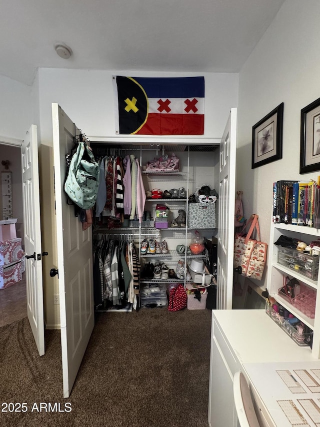 walk in closet featuring carpet