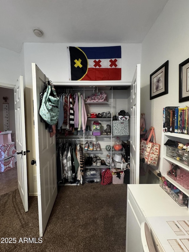 walk in closet featuring carpet floors