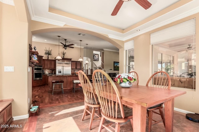 dining area with ceiling fan, baseboards, visible vents, and crown molding