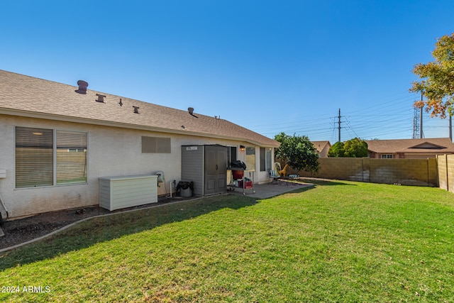 back of house featuring a yard