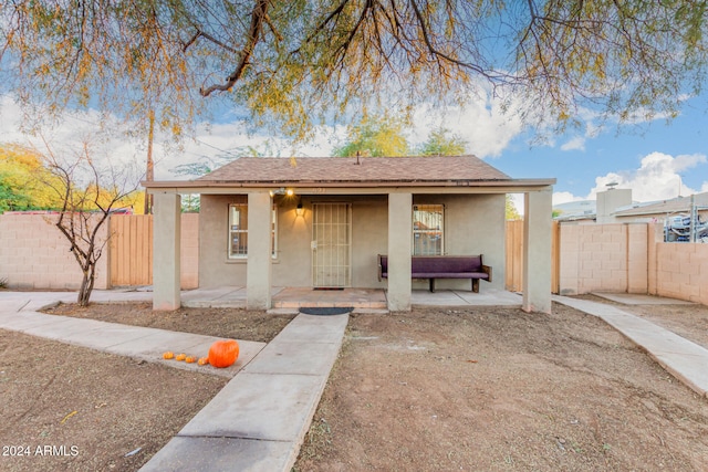 view of front of home featuring a patio area