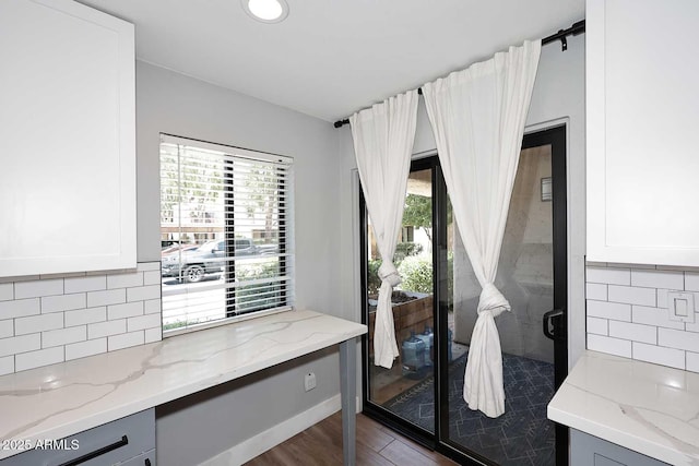 9355 N 91st St Unit 112, Scottsdale, AZ 85258 - interior space featuring wood finished floors and a desk