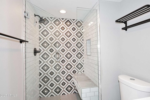 9355 N 91st St Unit 112, Scottsdale, AZ 85258 - full bathroom with tiled shower, toilet, and recessed lighting
