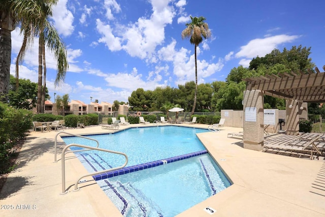 9355 N 91st St Unit 112, Scottsdale, AZ 85258 - view of pool featuring a pergola, a patio, and a pool with connected hot tub