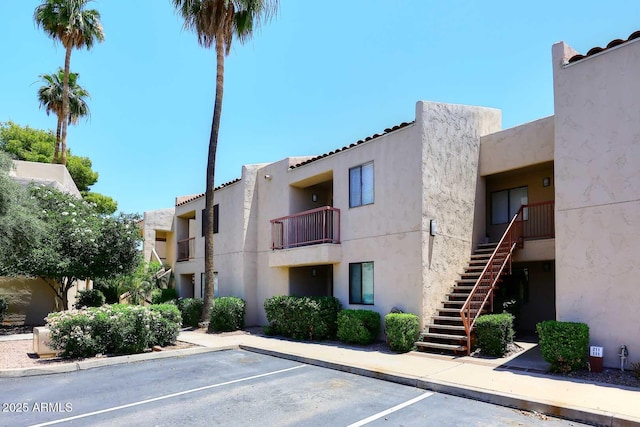 9355 N 91st St Unit 112, Scottsdale, AZ 85258 - view of property featuring uncovered parking and stairway
