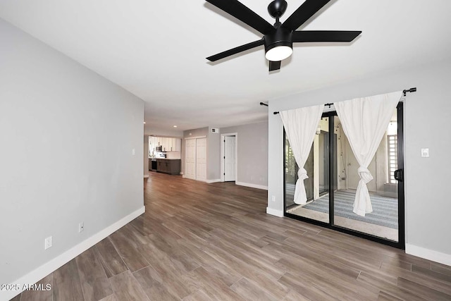 9355 N 91st St Unit 112, Scottsdale, AZ 85258 - unfurnished living room with baseboards, ceiling fan, wood finished floors, and healthy amount of natural light