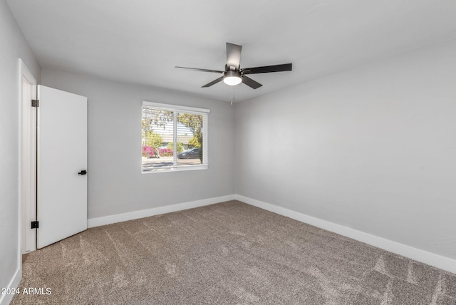 carpeted empty room featuring ceiling fan