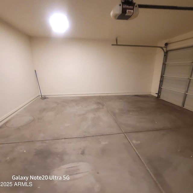 1829 E Adams St, Phoenix, AZ 85034 - garage featuring a garage door opener