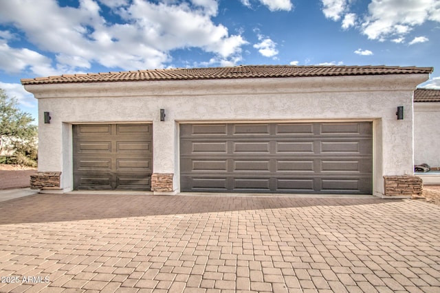 garage featuring decorative driveway