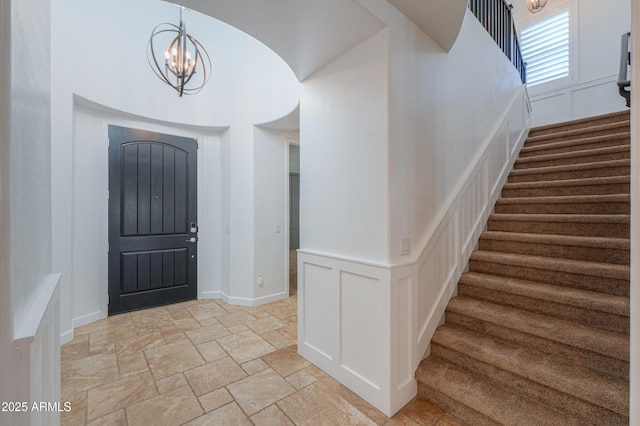 foyer featuring an inviting chandelier