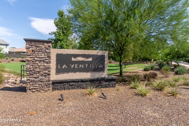 view of community / neighborhood sign