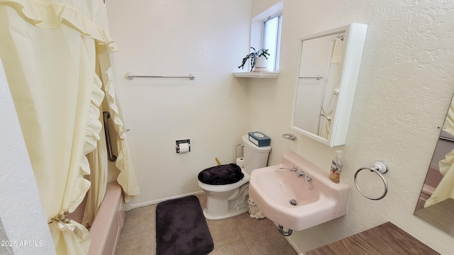 650 N 65th Way, Mesa, AZ 85205 - bathroom featuring toilet, tile patterned flooring, a sink, and shower / bath combination with curtain