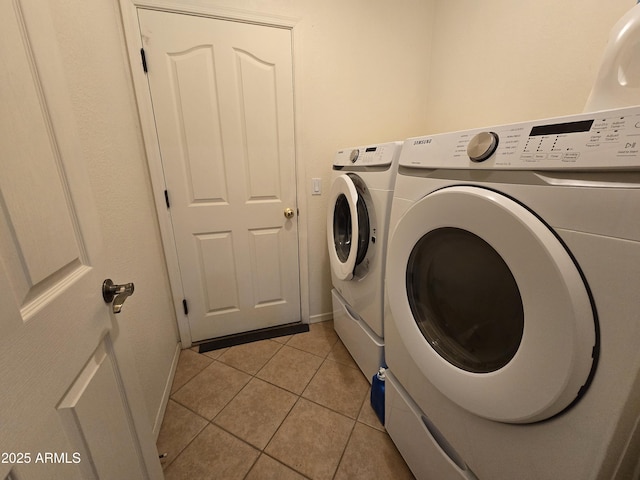 laundry area featuring light tile patterned flooring and independent washer and dryer