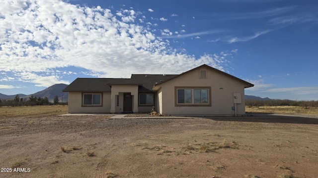 view of front of property featuring a mountain view