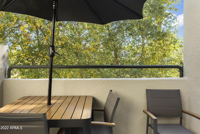 7700 E Gainey Ranch Rd Unit 206, Scottsdale, AZ 85258 - balcony featuring outdoor dining space