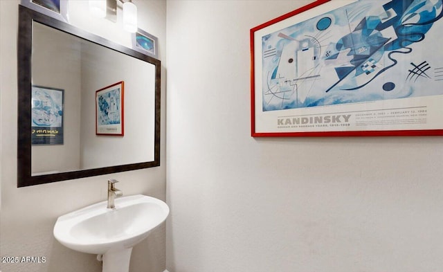 bathroom featuring sink