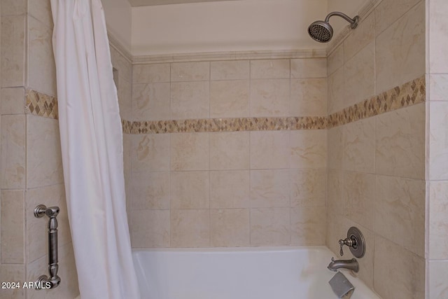 bathroom featuring shower / bath combo