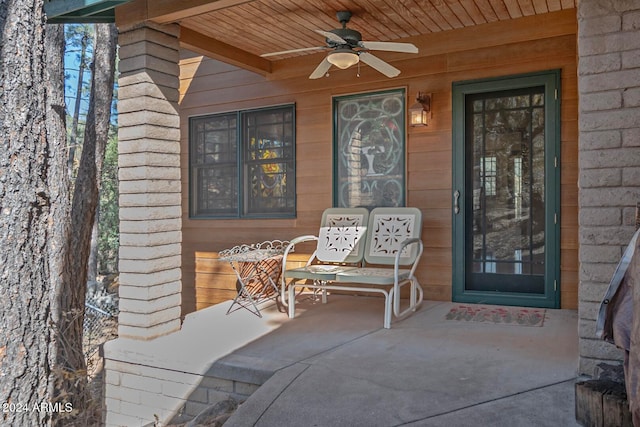 entrance to property with ceiling fan