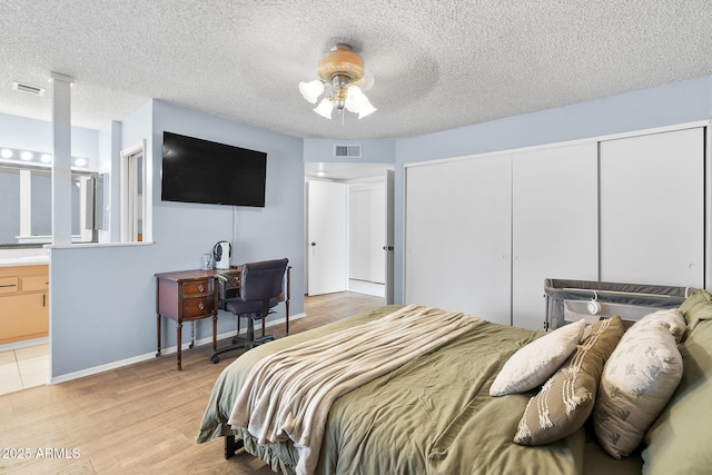 4631 N 77th Dr, Phoenix, AZ 85033 - bedroom with ensuite bathroom, a closet, light wood finished floors, and visible vents