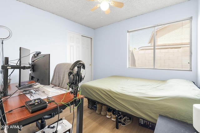 4631 N 77th Dr, Phoenix, AZ 85033 - bedroom with a ceiling fan, a textured ceiling, wood finished floors, and a closet