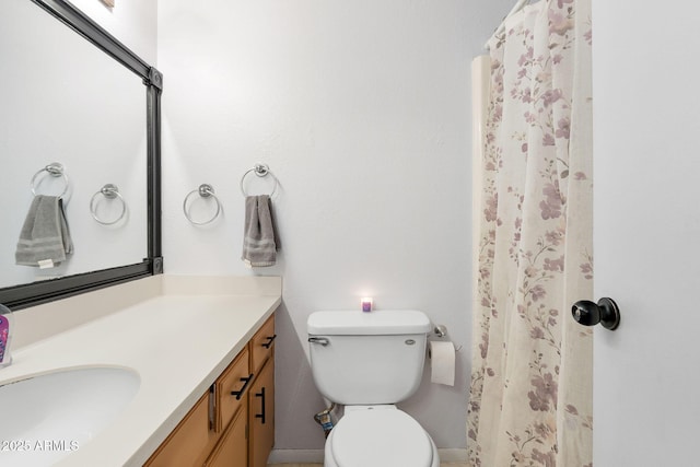 4631 N 77th Dr, Phoenix, AZ 85033 - bathroom featuring toilet, curtained shower, and vanity