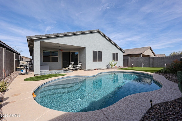 view of swimming pool featuring a fenced backyard, a fenced in pool, a ceiling fan, and a patio