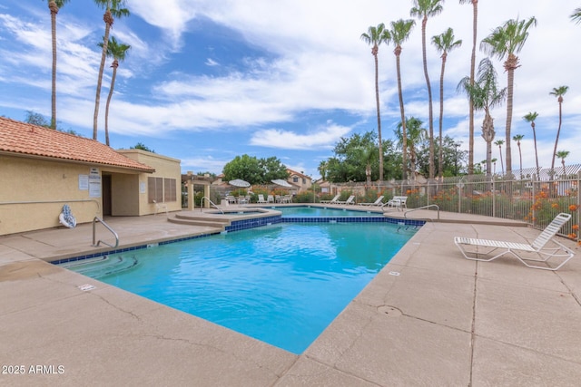 1214 W Sand Dune Dr, Gilbert, AZ 85233 - community pool featuring a community hot tub and a patio