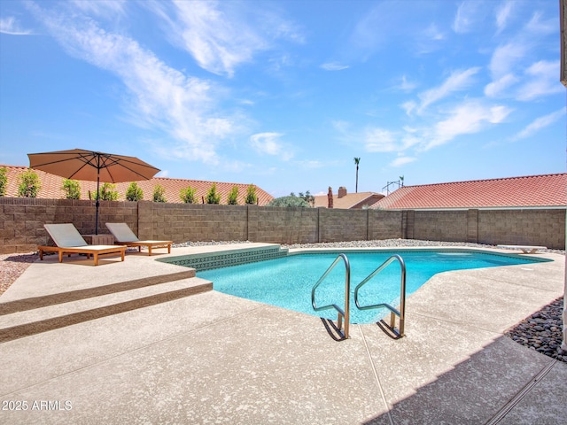 12641 S 39th Pl, Phoenix, AZ 85044 - view of swimming pool with a fenced backyard and a patio area