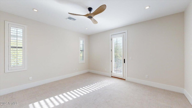 unfurnished room with light carpet and ceiling fan