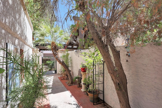 view of yard featuring a gate