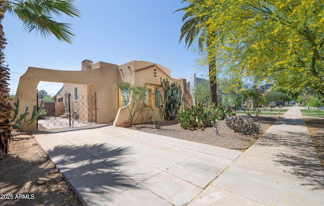 39 E Hoover Ave, Phoenix, AZ 85004 - view of front of property with fence, a gate, and stucco siding