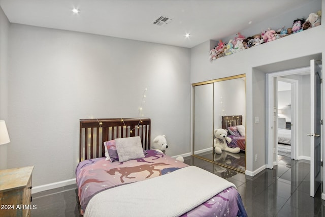 bedroom with a closet