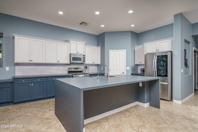 kitchen featuring stainless steel appliances, white cabinetry, a center island with sink, sink, and blue cabinetry