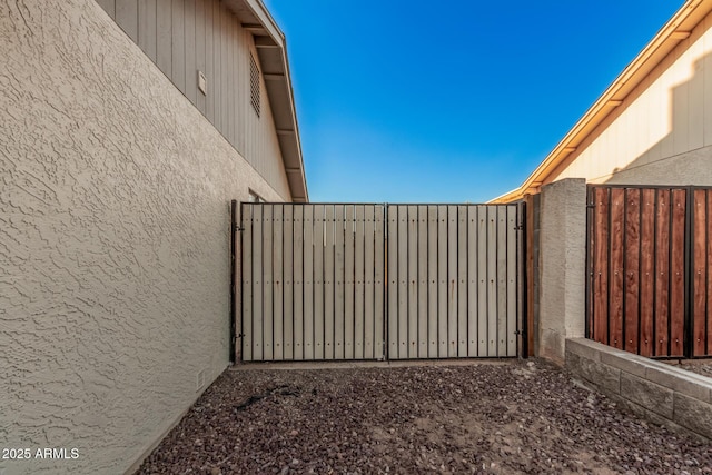 gate featuring fence