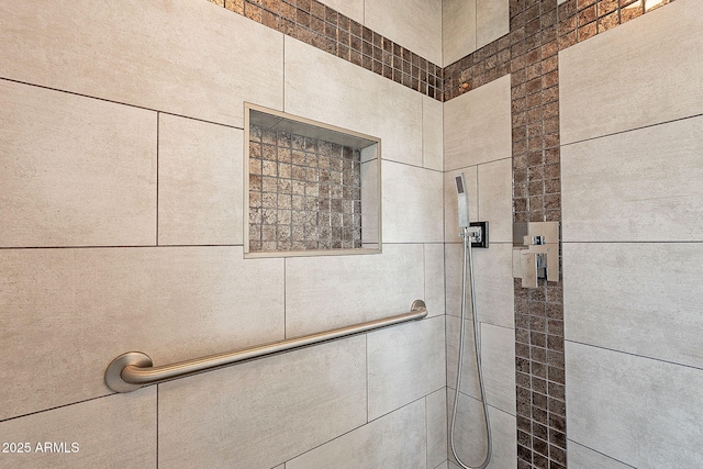 details featuring a tile shower